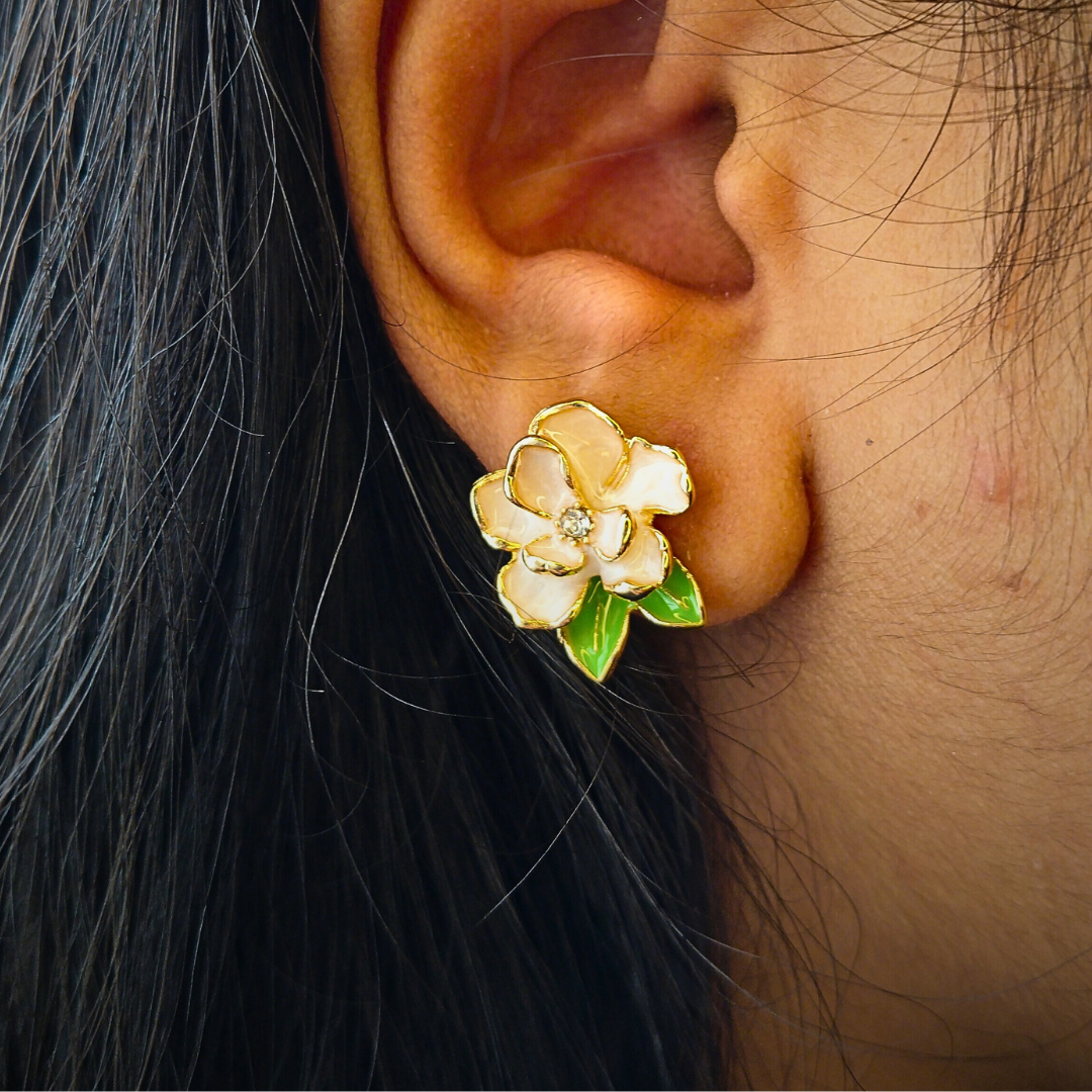Mon Chéri Enamel Flower Stud Earrings White – Elegant Floral Jewelry